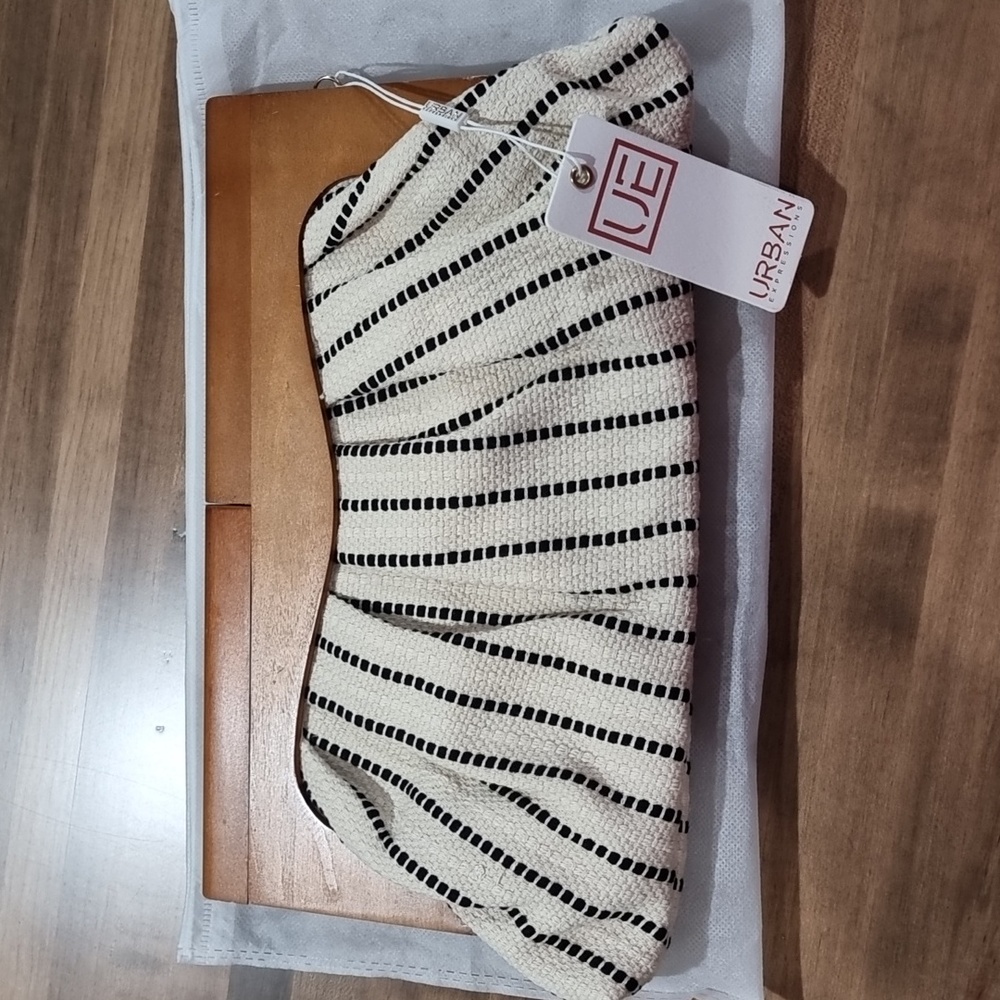 [NWT] Urban Expressions Black &0 White Stripe Wood Handle Clutch